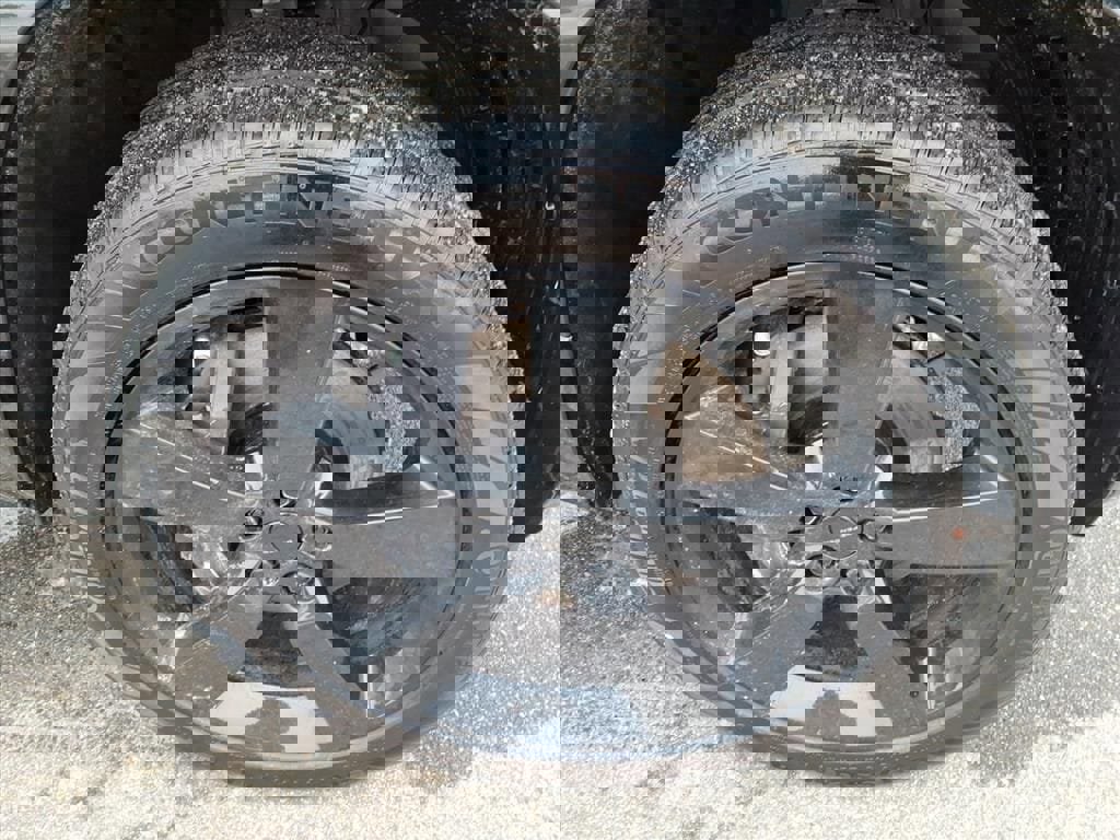 New 2026 Land Rover Defender 110 X-Dynamic SE image 9