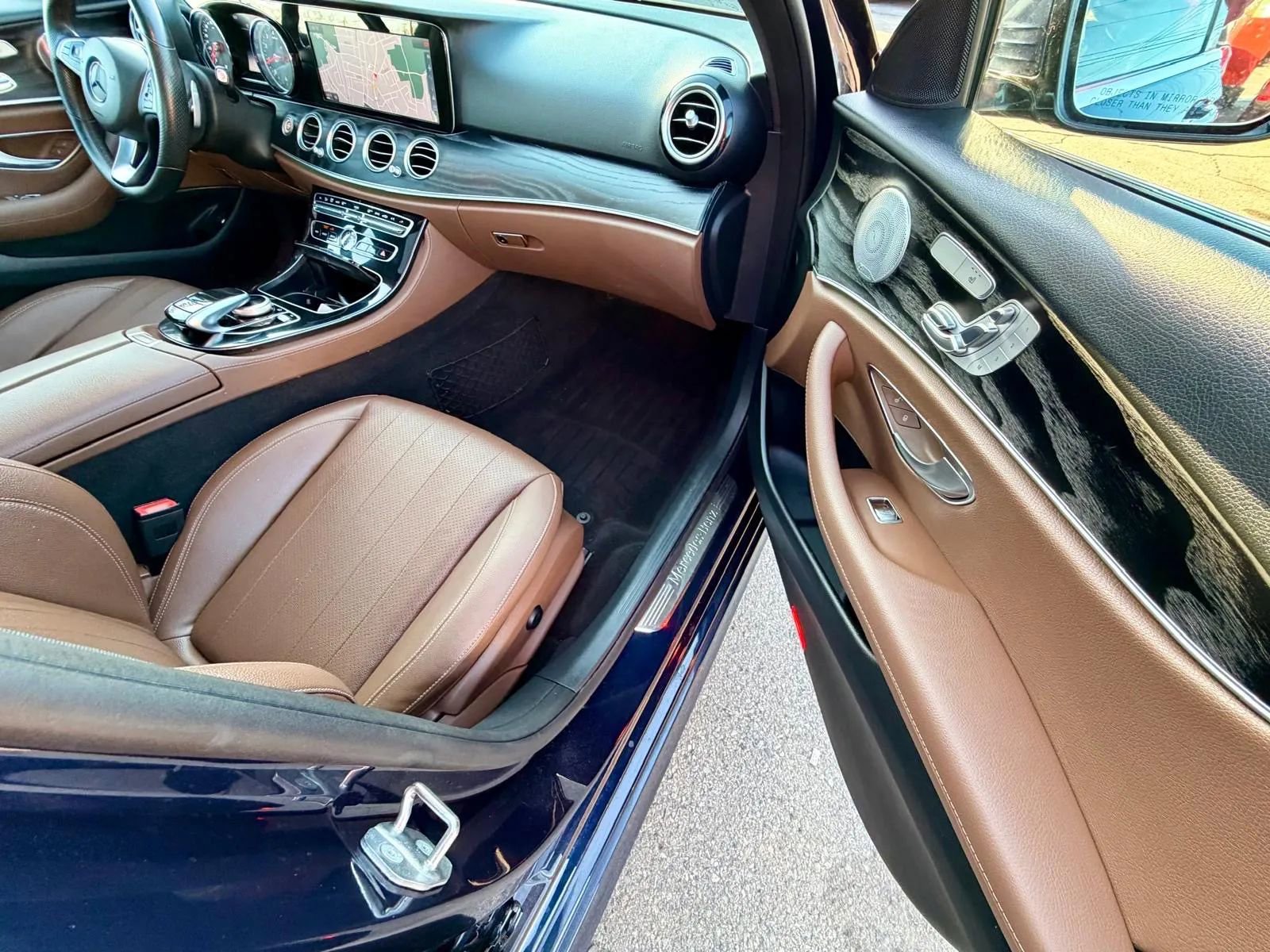 Used 2017 Mercedes-Benz E 300 4MATIC image 9