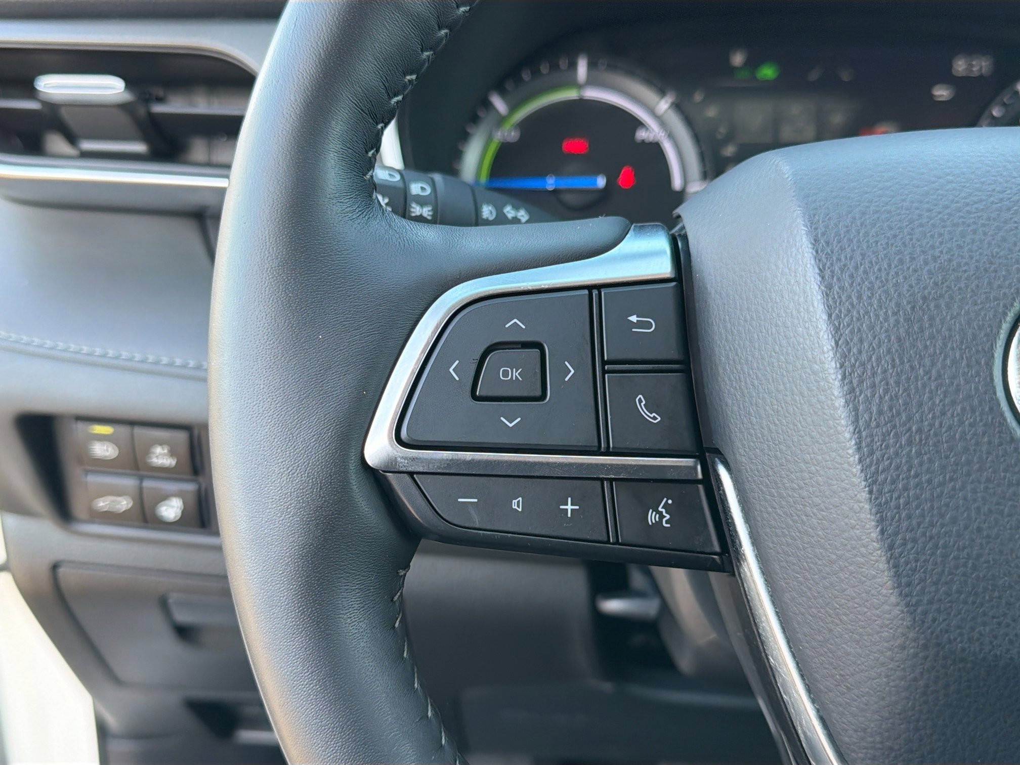 Used 2021 Toyota Highlander Limited image 38