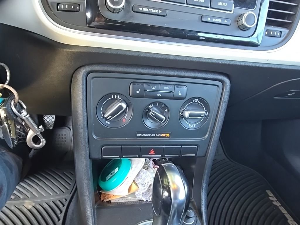 Used 2013 Volkswagen Beetle 2.5 image 5