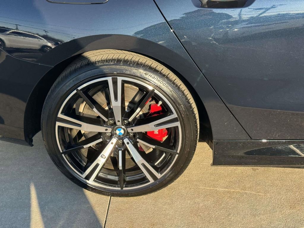 Used 2026 BMW 550e xDrive image 7