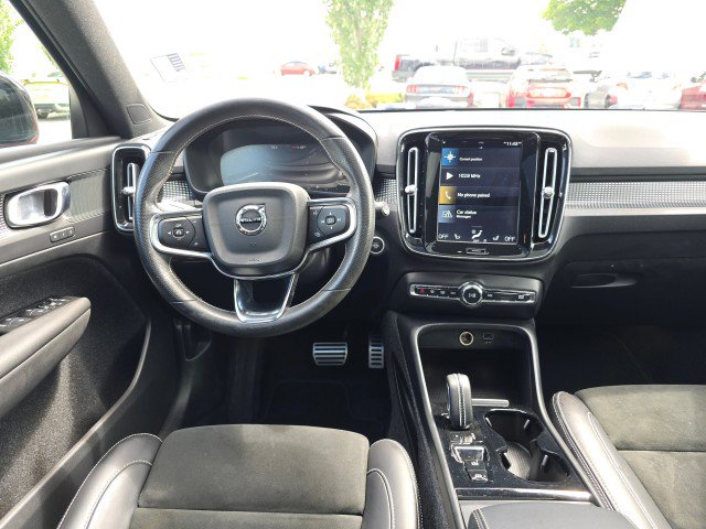 Used 2021 Volvo XC40 T5 R-Design image 21