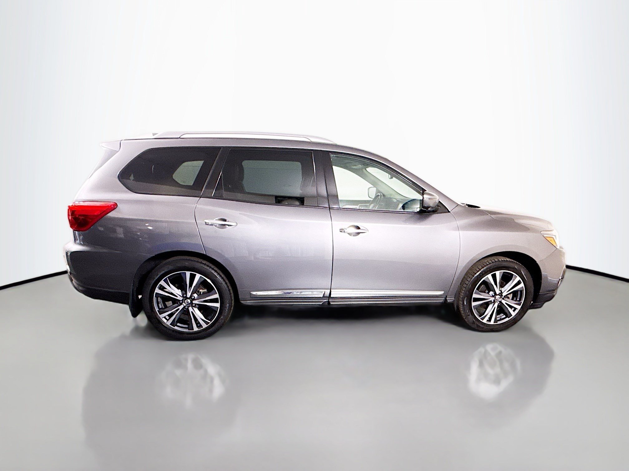 Used 2020 Nissan Pathfinder Platinum AWD/4WD image 11