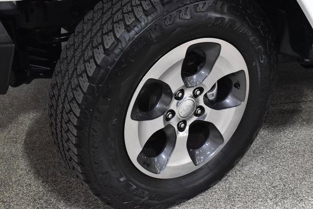 Used 2017 Jeep Wrangler Unlimited Sahara w/ Max Tow Package image 11