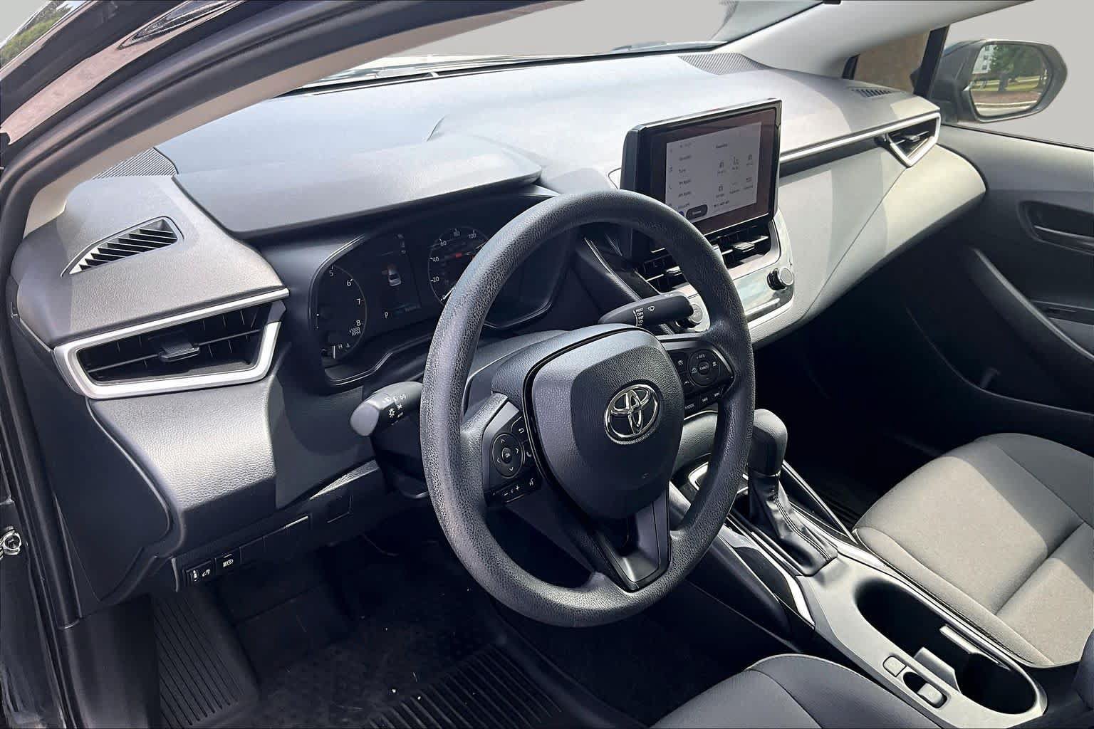Used 2024 Toyota Corolla LE FWD image 33