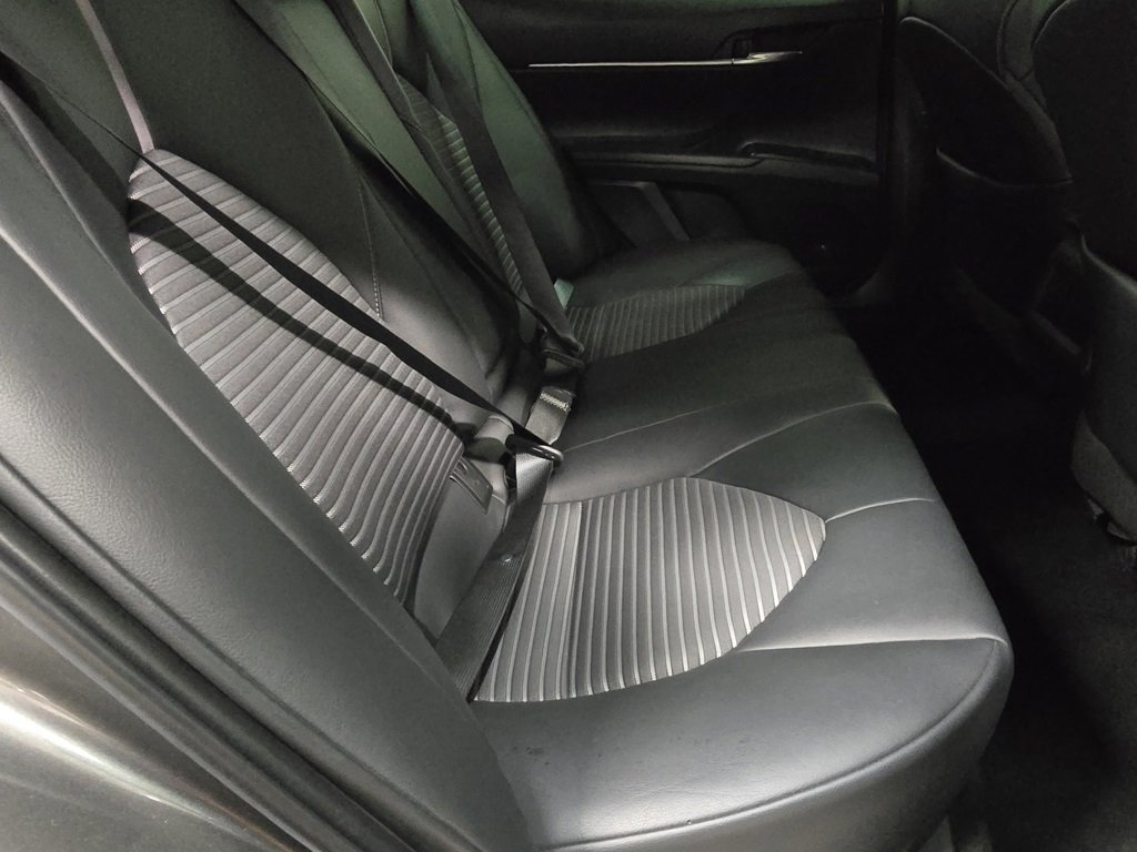 Used 2020 Toyota Camry SE image 16