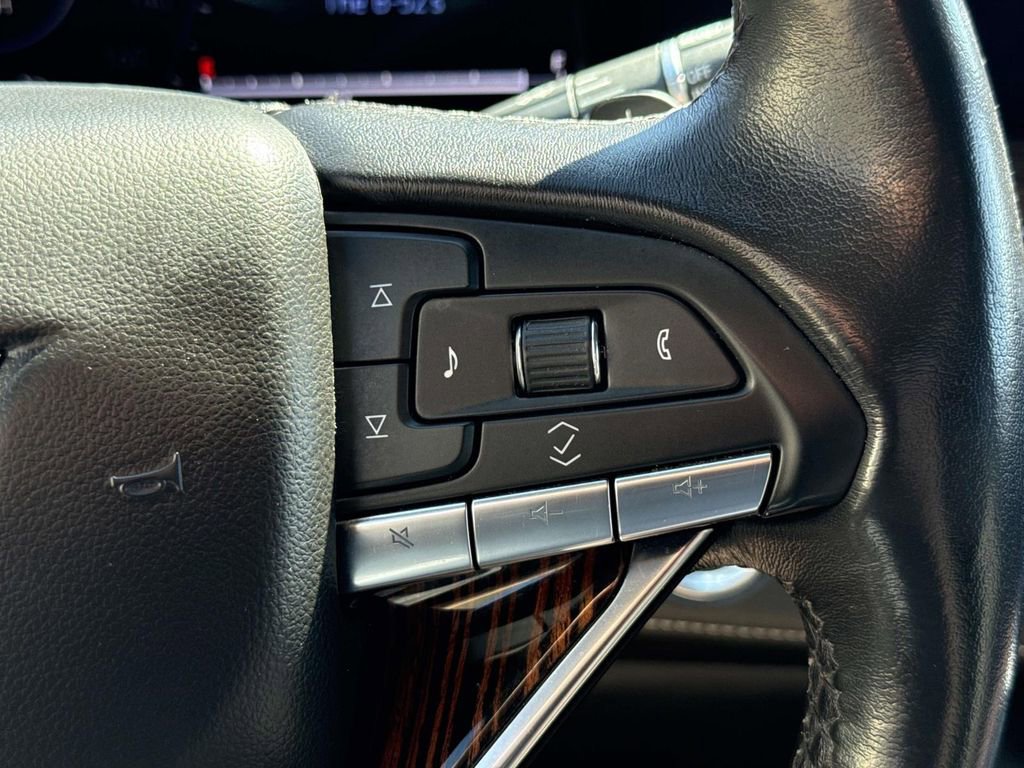 Used 2022 Cadillac Escalade ESV Luxury image 36