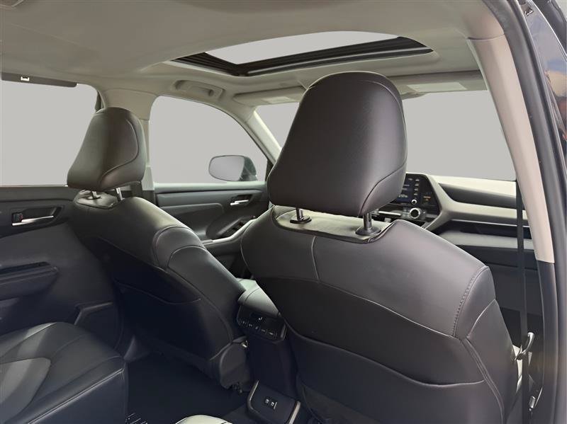 Used 2021 Toyota Highlander XLE FWD image 37