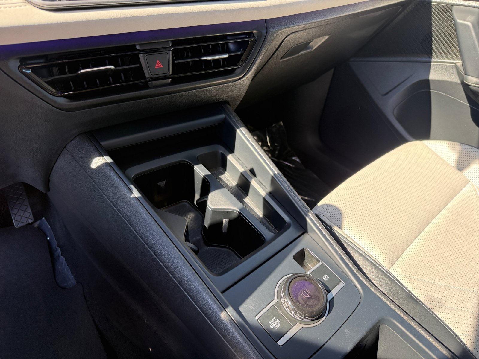 Certified 2025 Volkswagen Tiguan SE AWD/4WD image 13