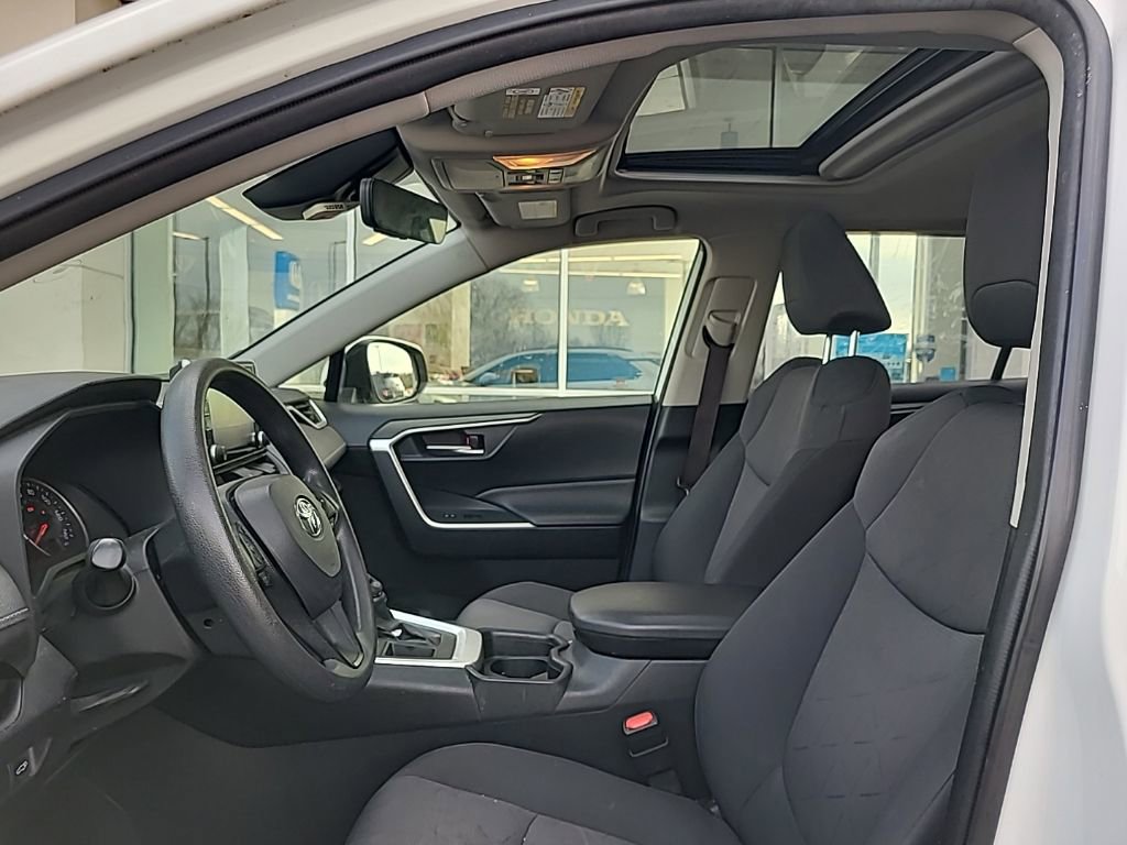 Used 2019 Toyota RAV4 XLE w/ Convenience Package image 7
