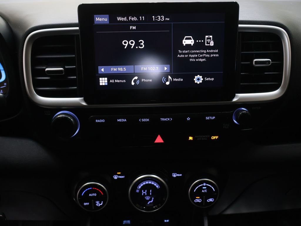 Used 2023 Hyundai Venue SEL image 21