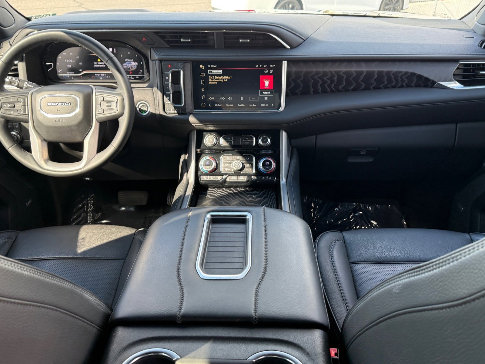 Used 2023 GMC Yukon Denali image 15