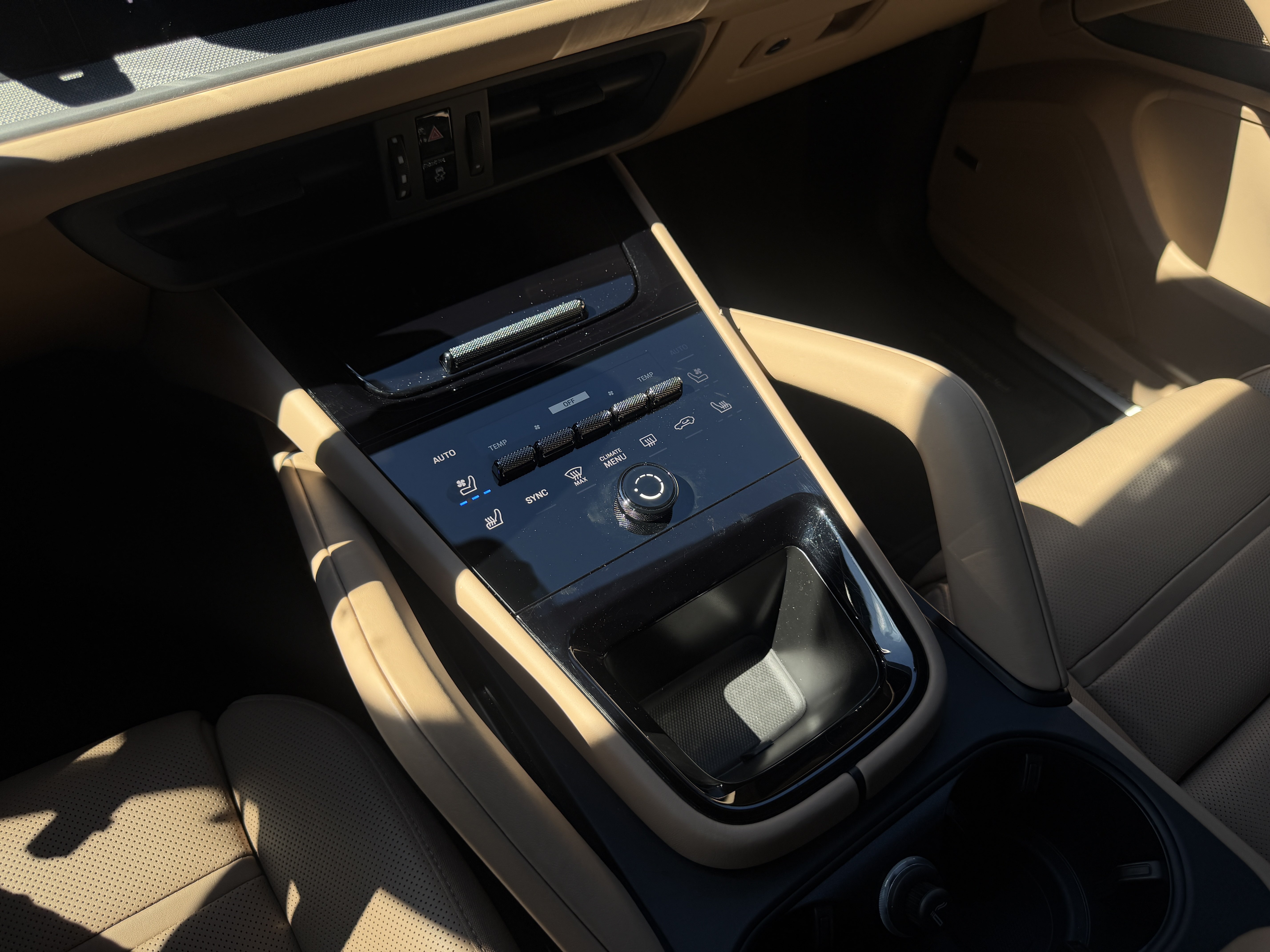 Certified 2025 Porsche Cayenne AWD/4WD image 30