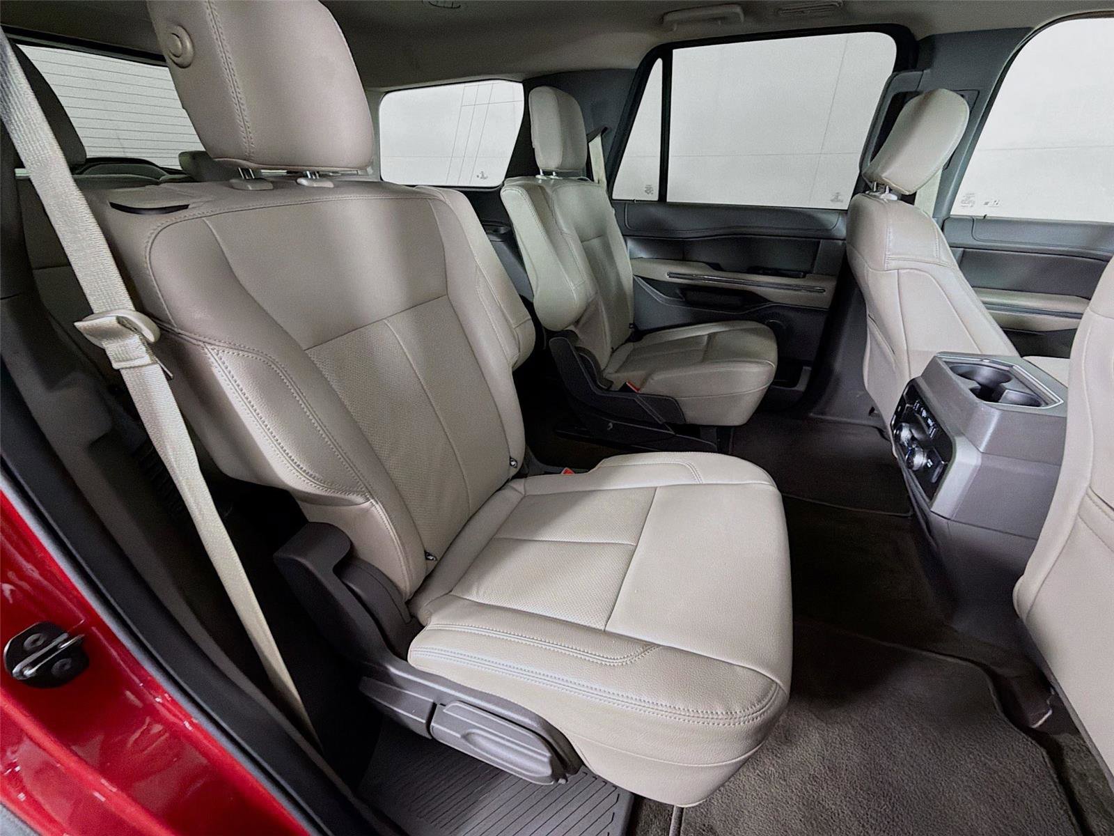 Used 2020 Ford Expedition XLT w/ Equipment Group 202A AWD/4WD image 29