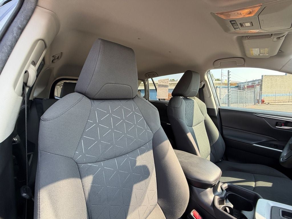 Used 2021 Toyota RAV4 XLE AWD/4WD image 27