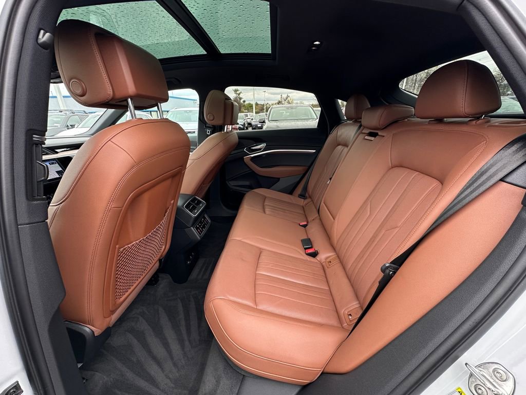 Used 2022 Audi e-tron Premium Plus w/ Premium Plus Package image 24