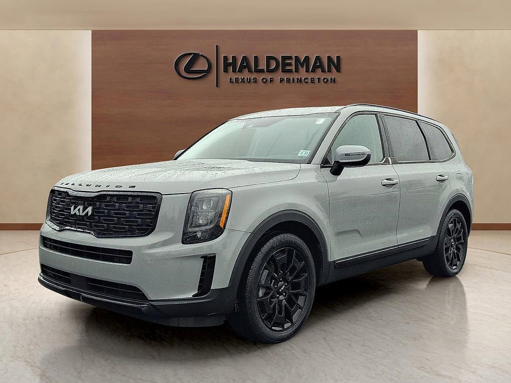Used 2022 Kia Telluride EX w/ EX Premium Package image 3