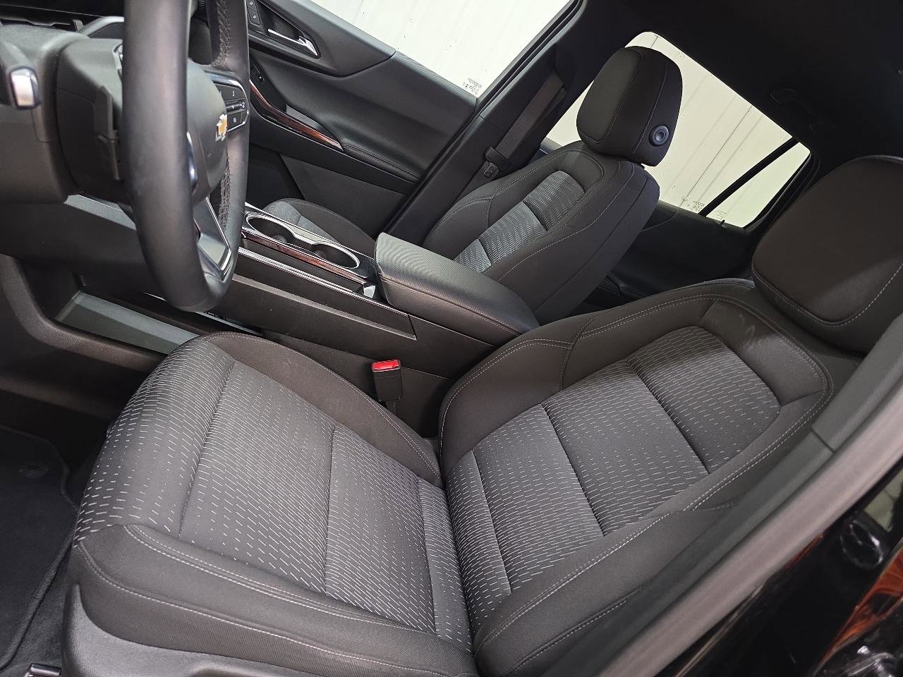 Used 2025 Chevrolet Equinox LT image 32