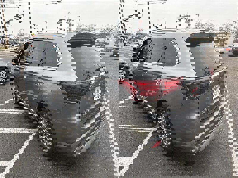 Used 2022 Mitsubishi Outlander SEL image 3