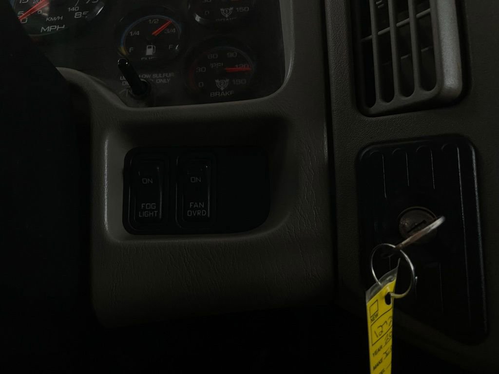 Used 2018 Chevrolet Express 2500 w/ Driver Convenience Package RWD image 30