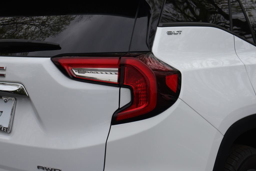 Used 2024 GMC Terrain SLT w/ LPO, Floor Liner Package image 8