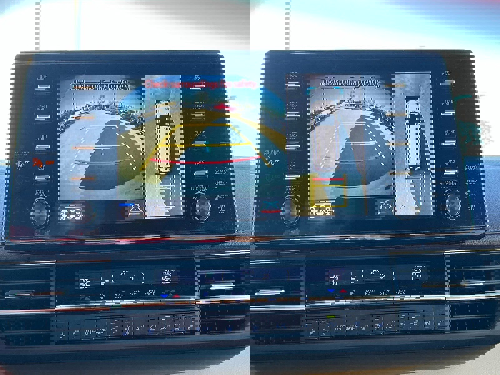 Used 2021 Toyota Sienna Platinum image 34