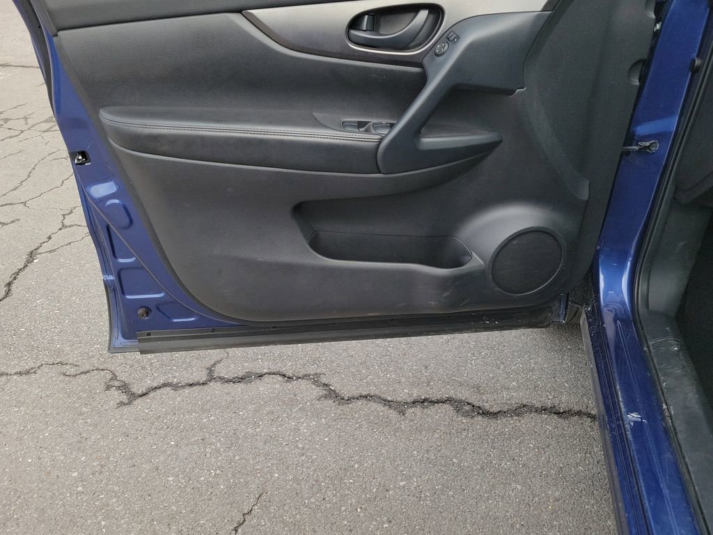 Used 2022 Nissan Rogue Sport S image 25