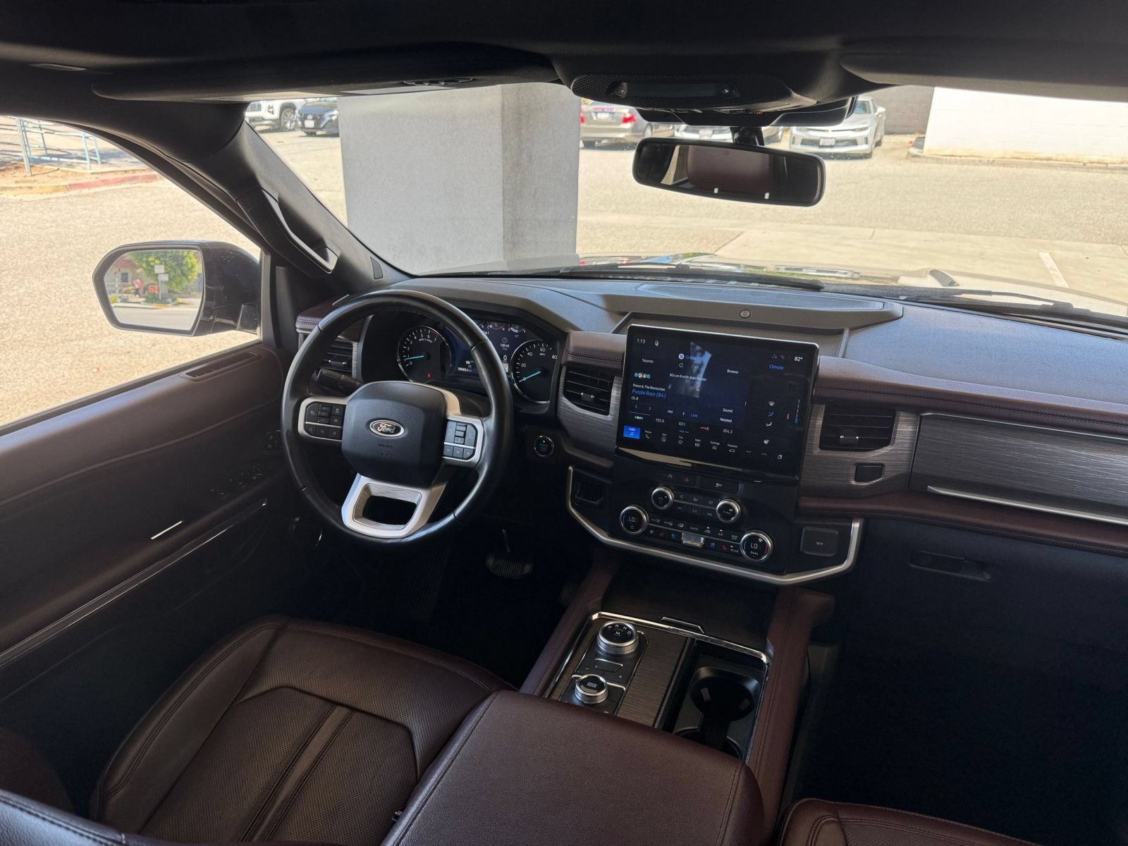 Used 2024 Ford Expedition Limited AWD/4WD image 38