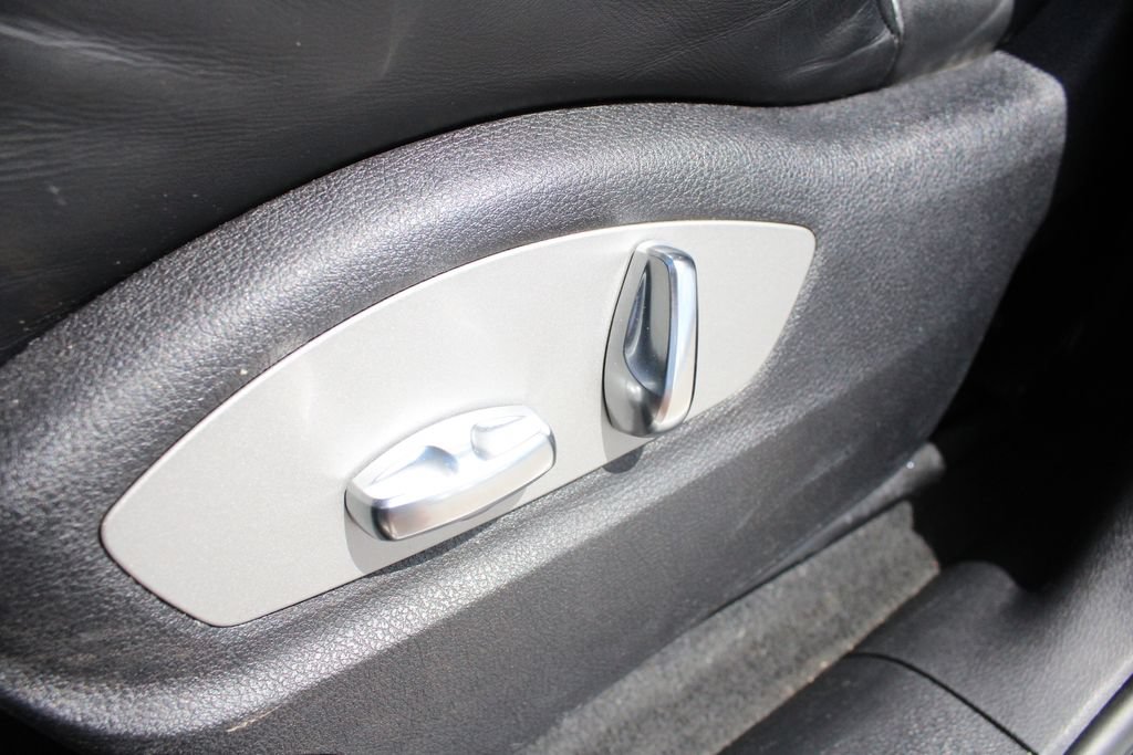 Used 2023 Porsche Macan Turbo AWD/4WD image 3