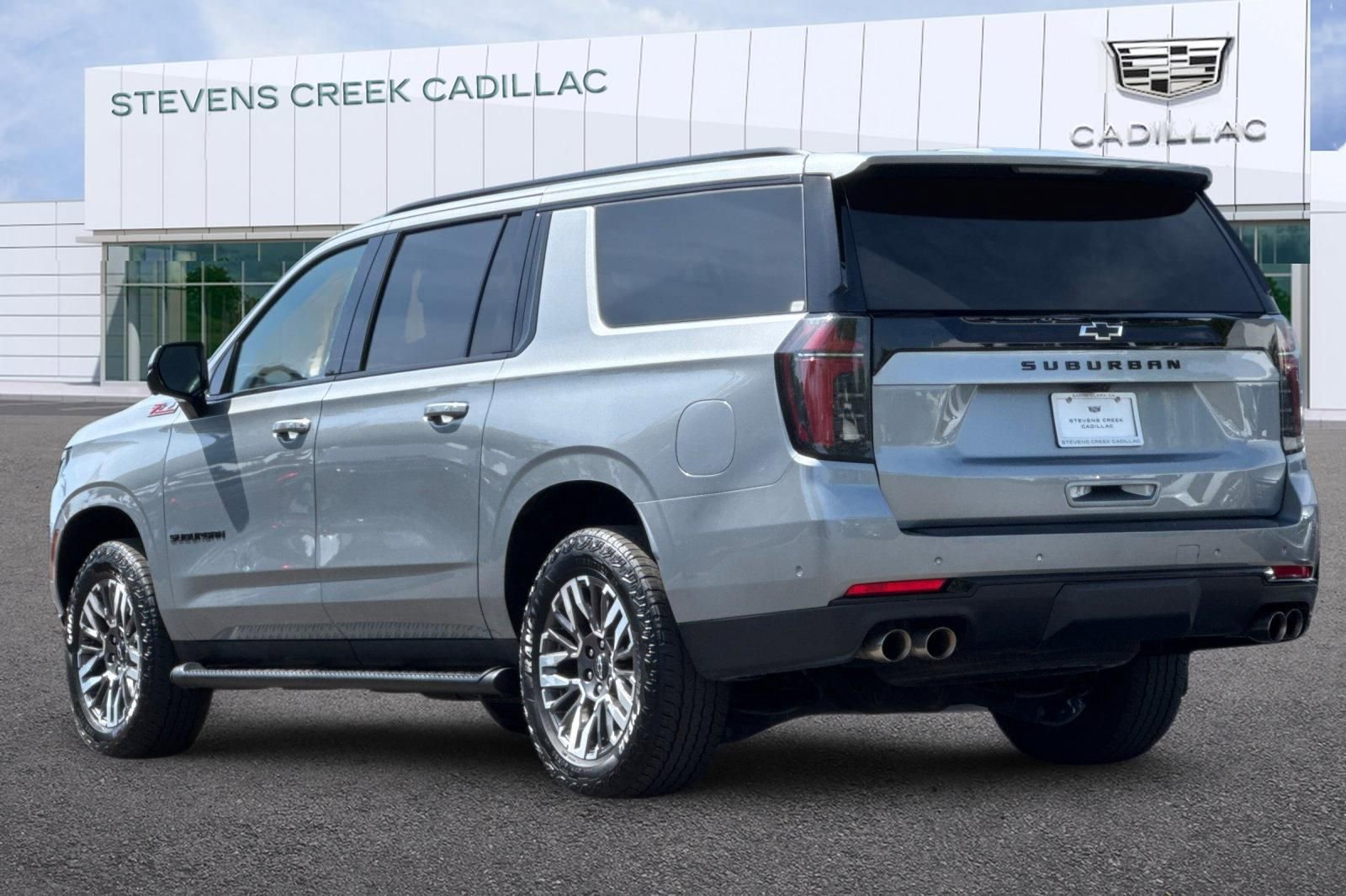 Used 2025 Chevrolet Suburban Z71 AWD/4WD image 5