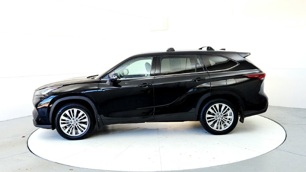 Used 2025 Toyota Highlander Platinum AWD/4WD image 3