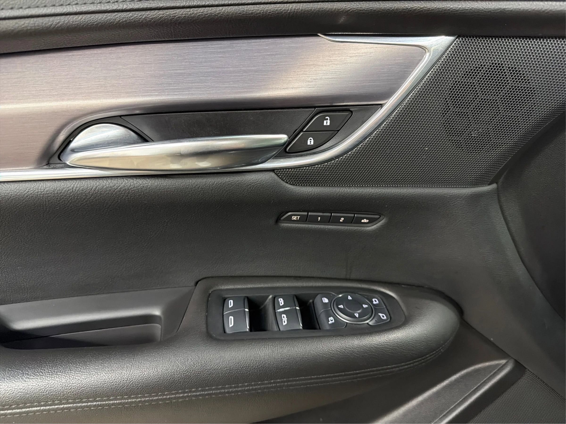 Used 2017 Cadillac XT5 Luxury w/ Driver Awareness Package image 31