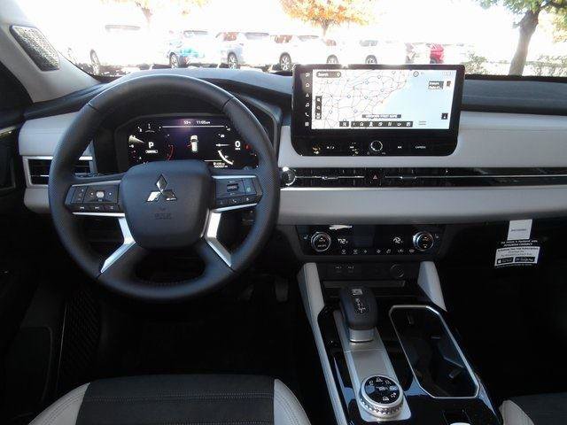 New 2025 Mitsubishi Outlander SE image 14