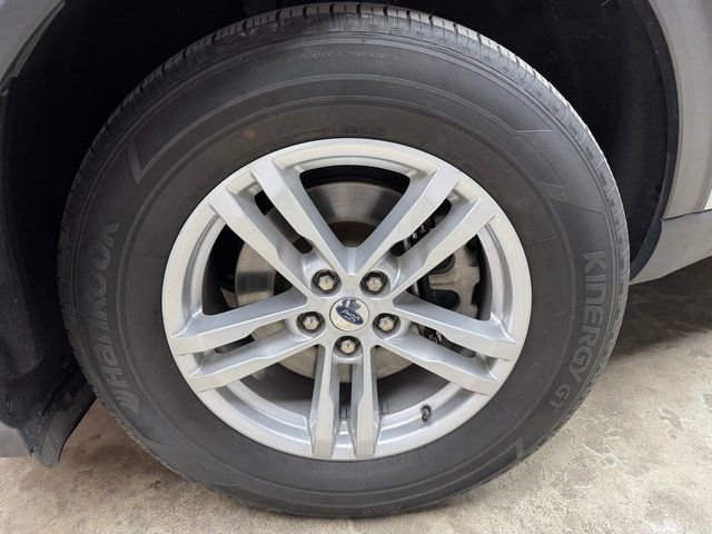 Used 2022 Ford Explorer XLT image 30