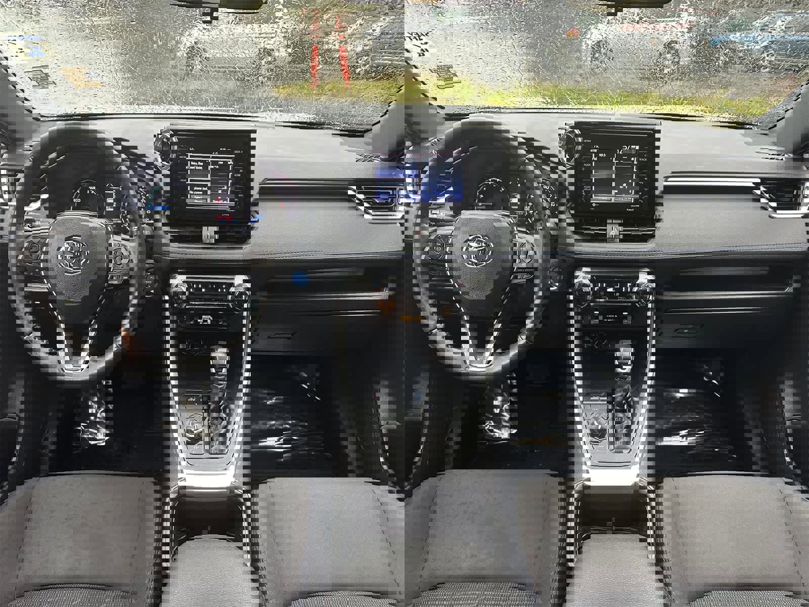 Used 2022 Toyota RAV4 SE image 9