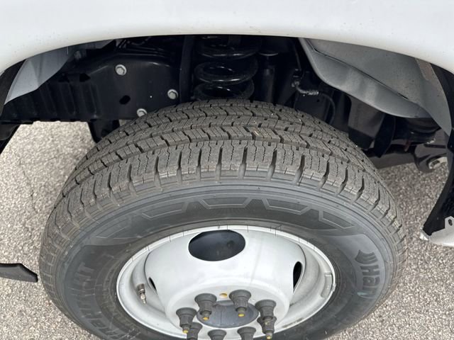 New 2027 Ford E-350 and Econoline 350 Super Duty RWD image 14