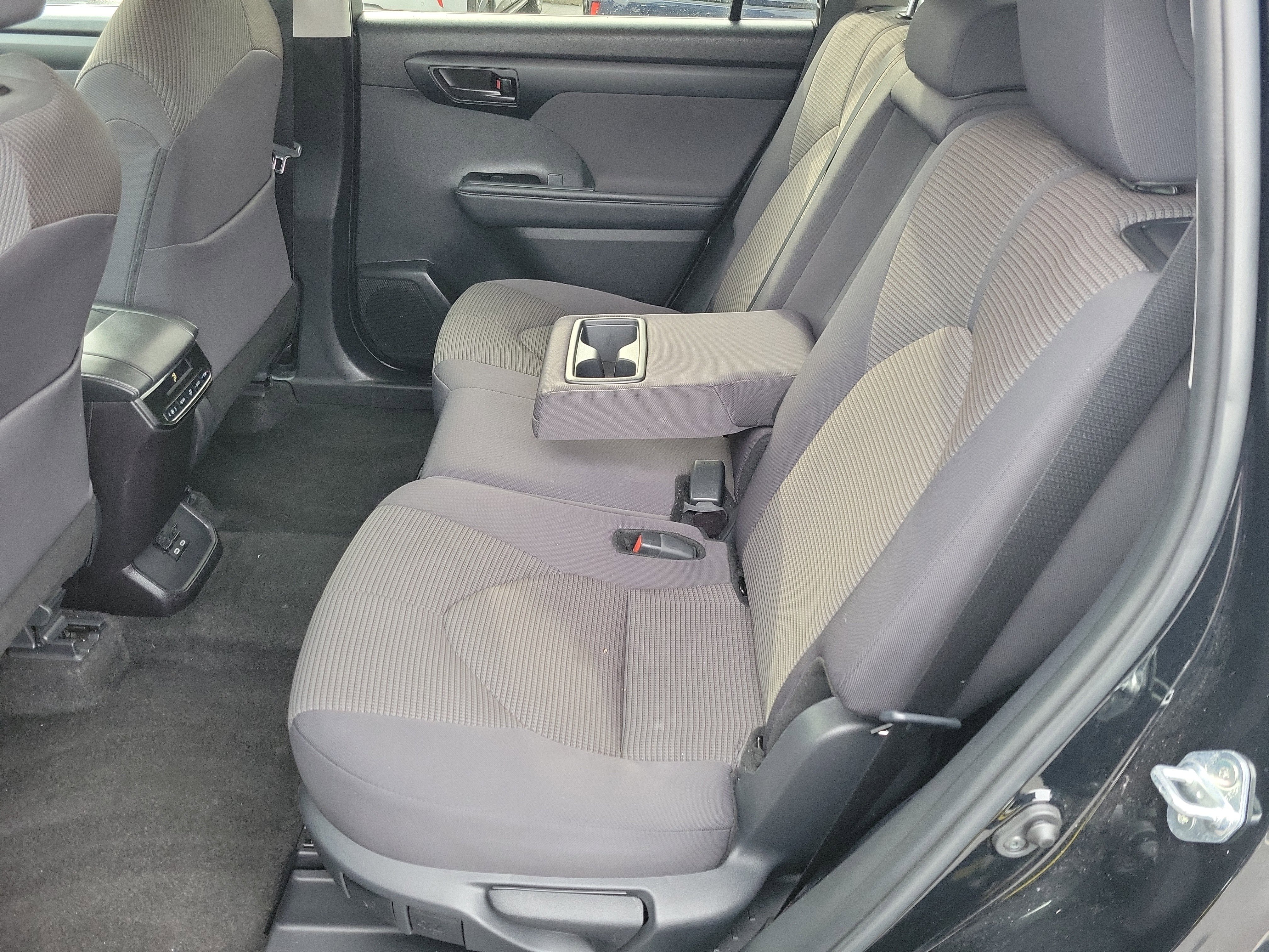 Certified 2024 Toyota Highlander LE image 12