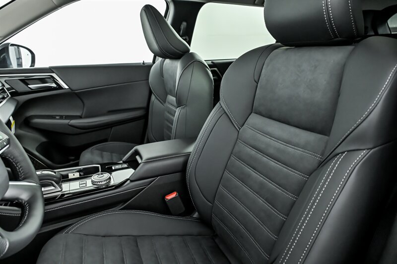 New 2026 Mitsubishi Outlander SE AWD/4WD image 14