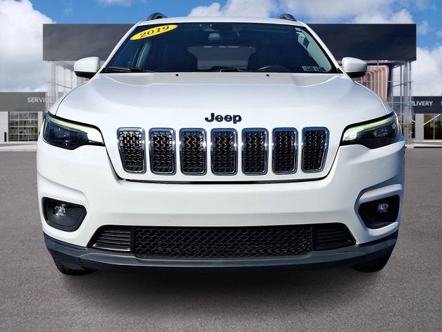 Used 2019 Jeep Cherokee Latitude Plus w/ Cold Weather Group AWD/4WD image 2