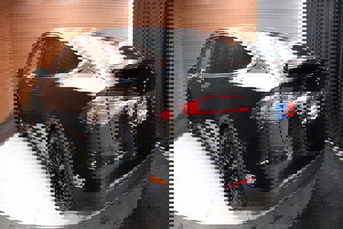 Used 2020 Tesla Model X image 10