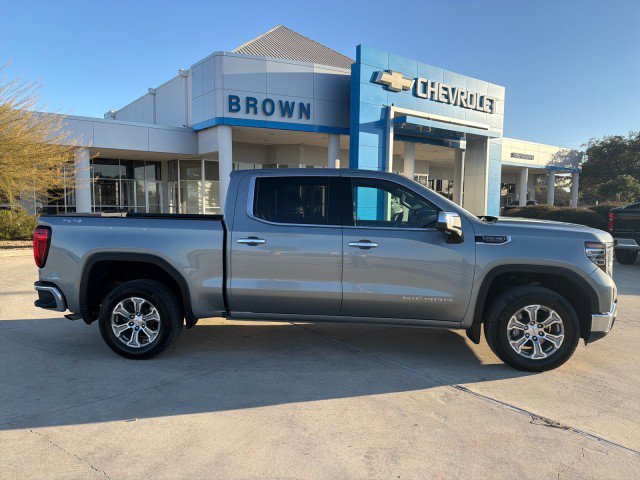 Used 2025 GMC Sierra 1500 SLT image 1