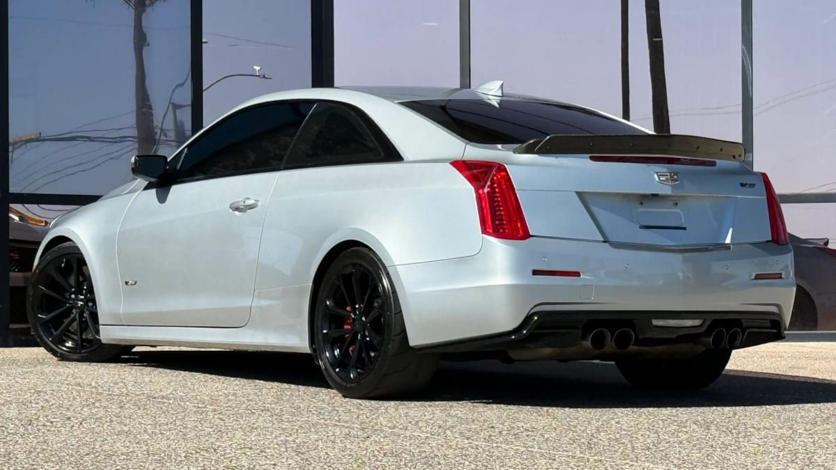 Used 2016 Cadillac ATS V w/ Luxury Package RWD image 7