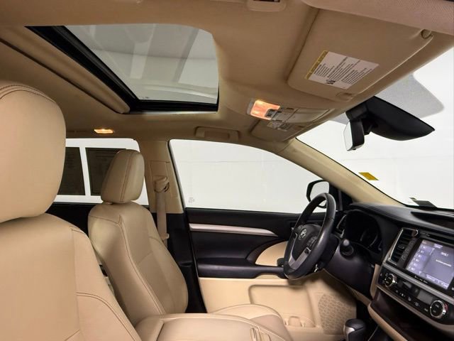 Used 2019 Toyota Highlander XLE FWD image 56