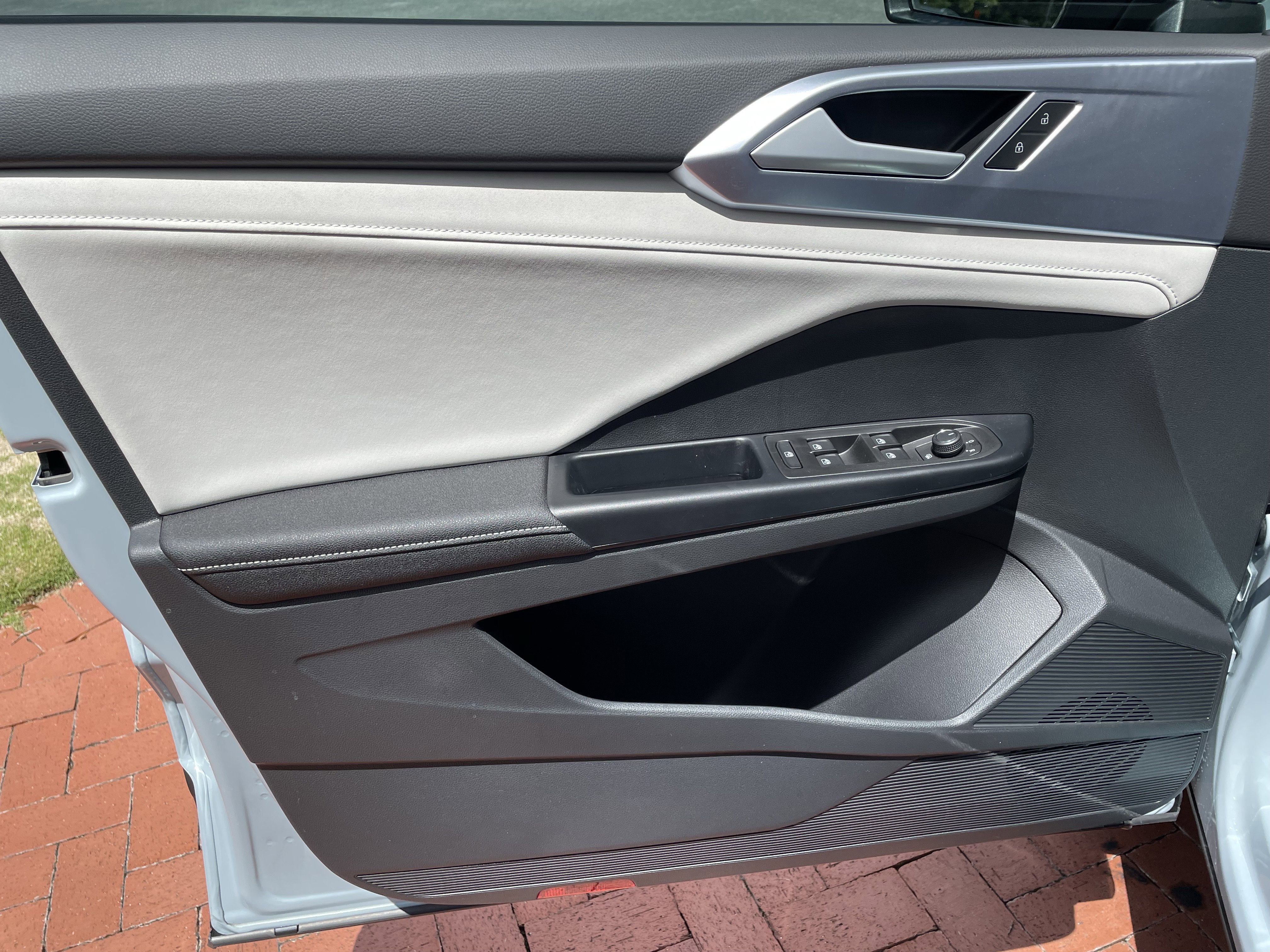 New 2026 Volkswagen Taos SE FWD image 13