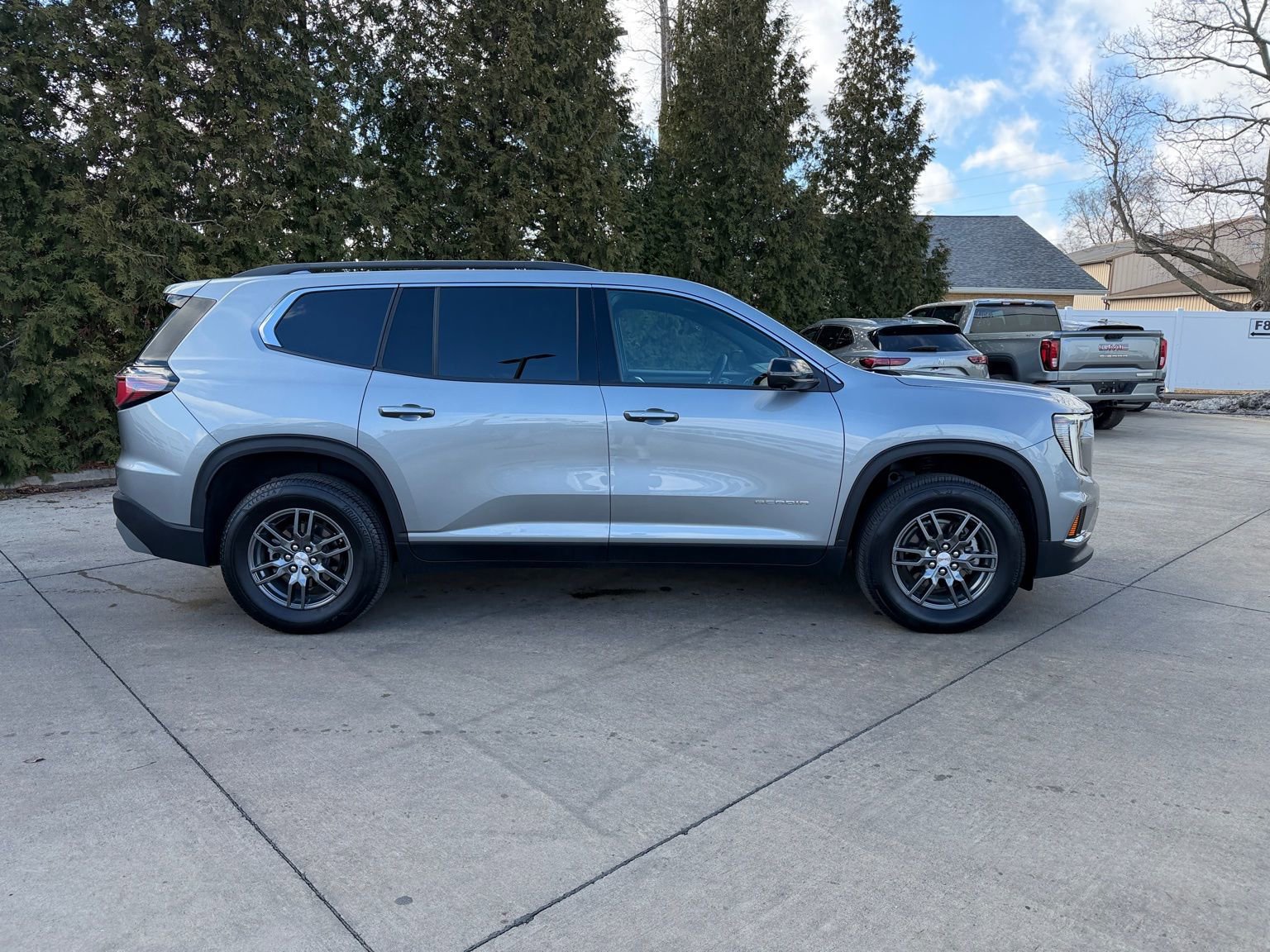 Used 2025 GMC Acadia Elevation image 33