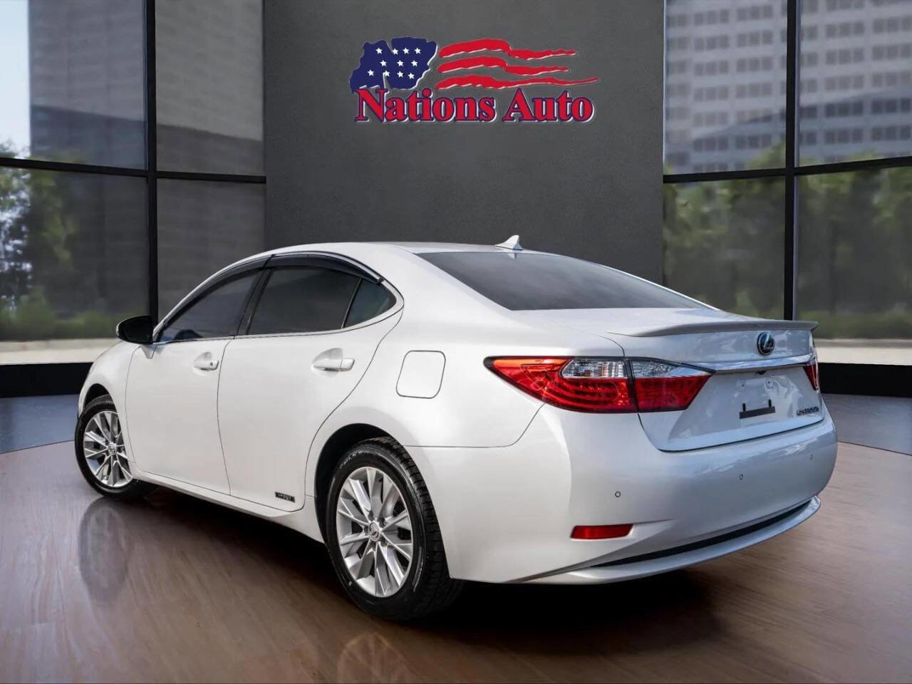 Used 2014 Lexus ES 300h w/ Luxury Package w/Bamboo Trim image 3