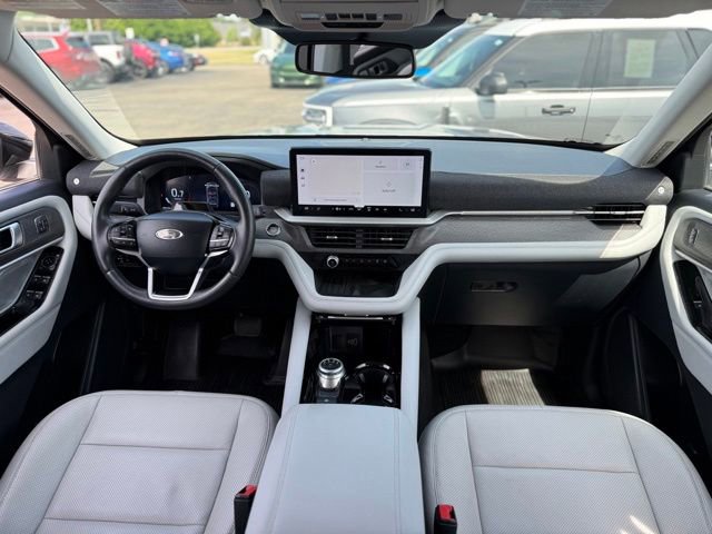 Used 2025 Ford Explorer Platinum w/ LUX Leather Package AWD/4WD image 2