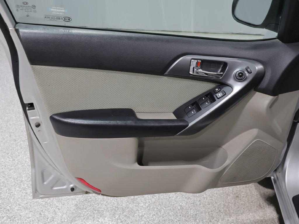Used 2013 Kia Forte EX w/ Premium Pkg FWD image 18
