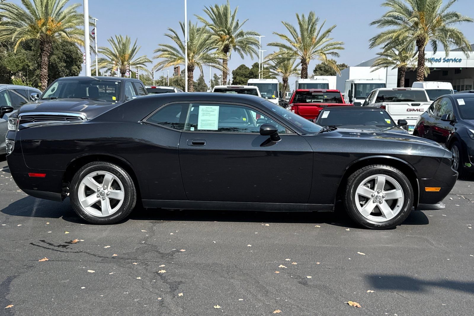 Used 2010 Dodge Challenger R/T RWD image 2