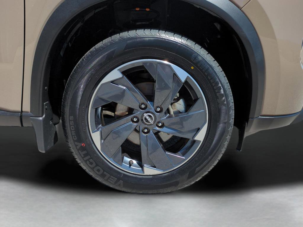 Certified 2024 Nissan Rogue SV FWD image 18